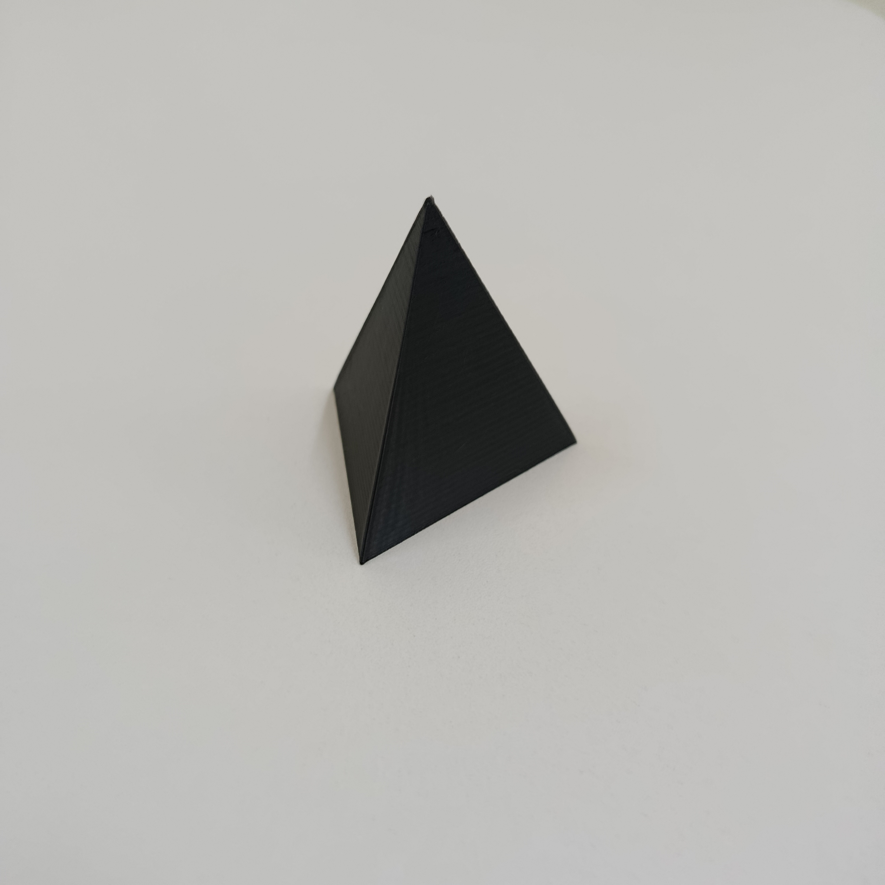 Pirâmide Base Triangular