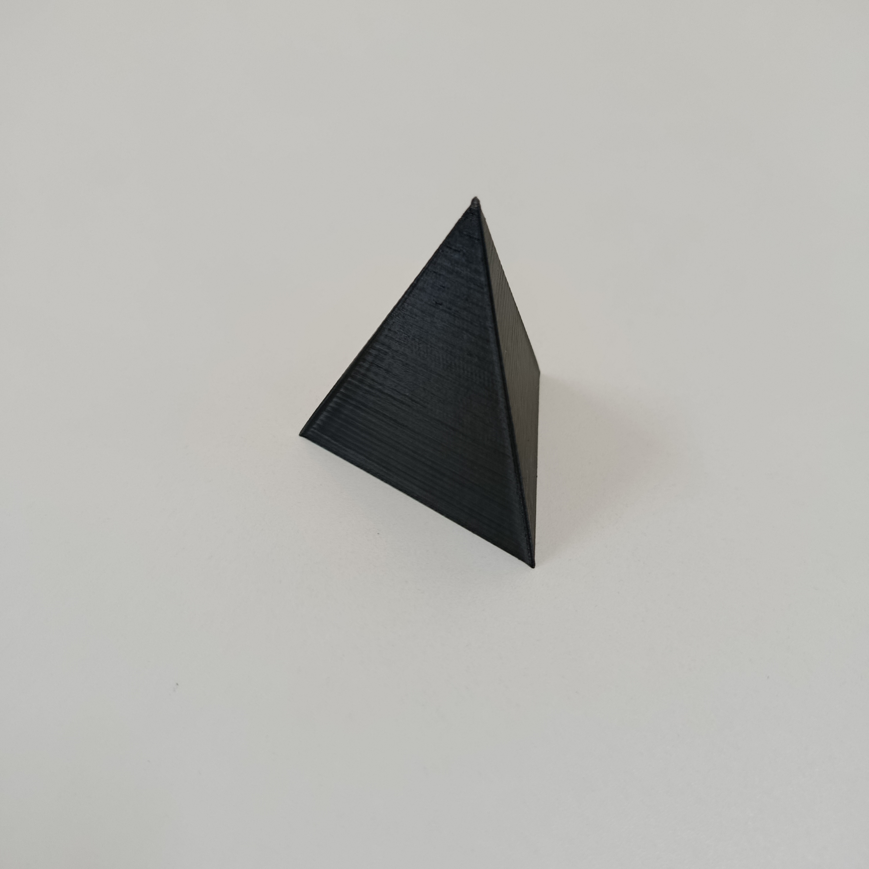 Pirâmide Base Triangular